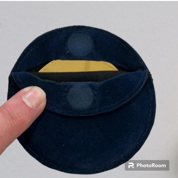 Dior Gold Tone Metal Compact Mirror With Magnetic Closure
Valore Case - Picture 7 of 8